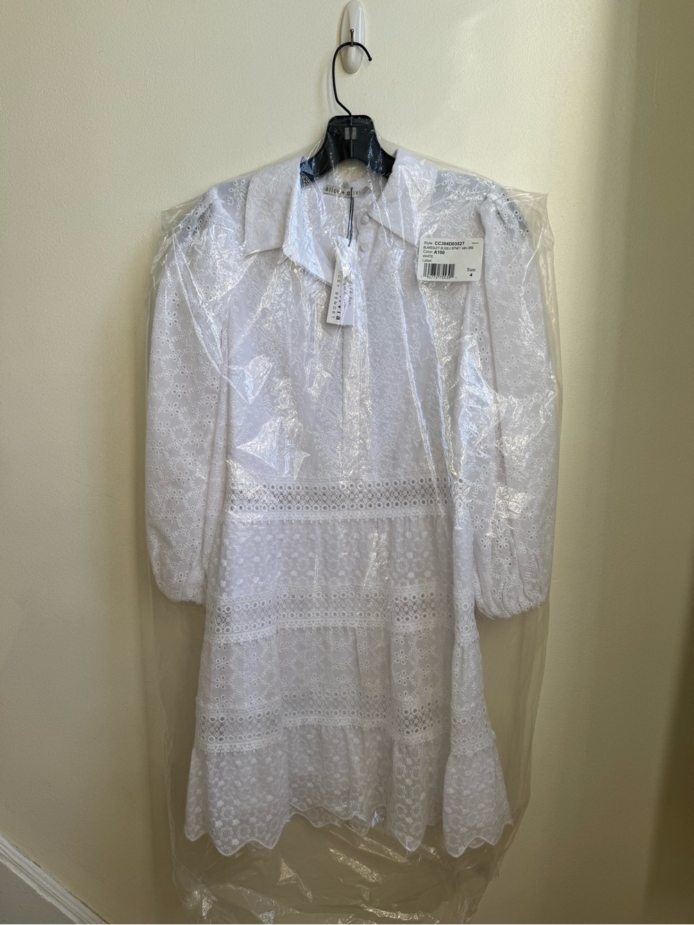 $495 NWT Alice + Olivia Blakesley Eyelet Embroidery Lined Dress size 4